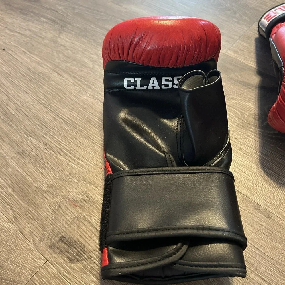 Title Classic Kids Boxing Gloves Red White Black Youth Training Sparring Gloves
